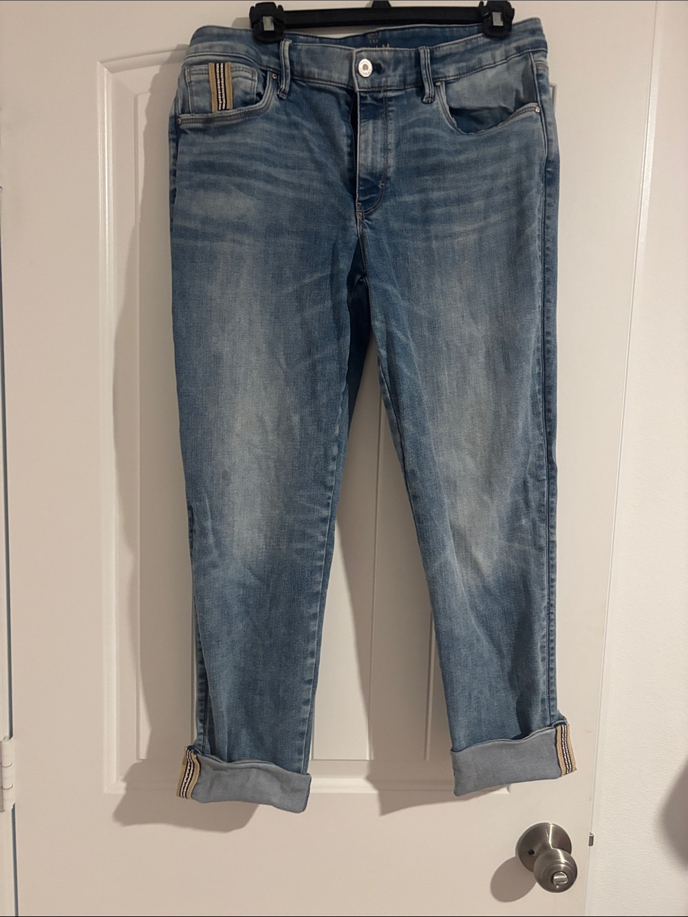 White House Black Market Light Wash Boyfriend Capri Jeans